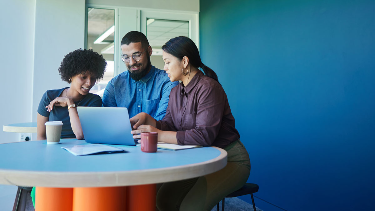 Customers discussing PO management overview | C.H. Robinson